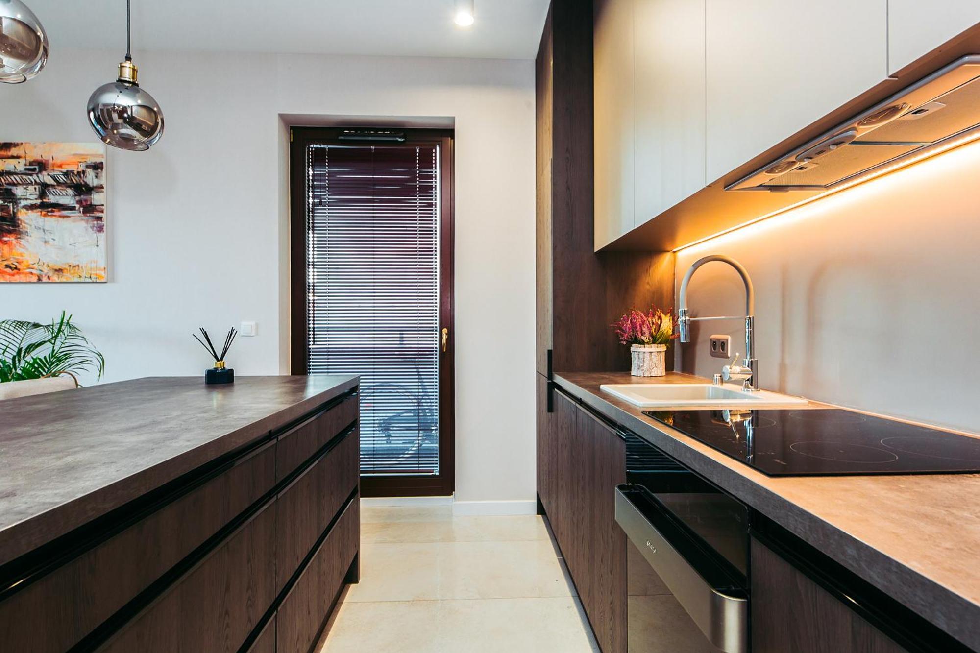 Apartament High Standard Close To The Center/free Parking.